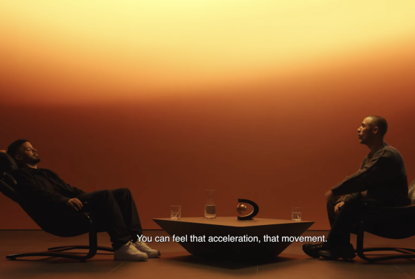 two people sat in hypnosis session